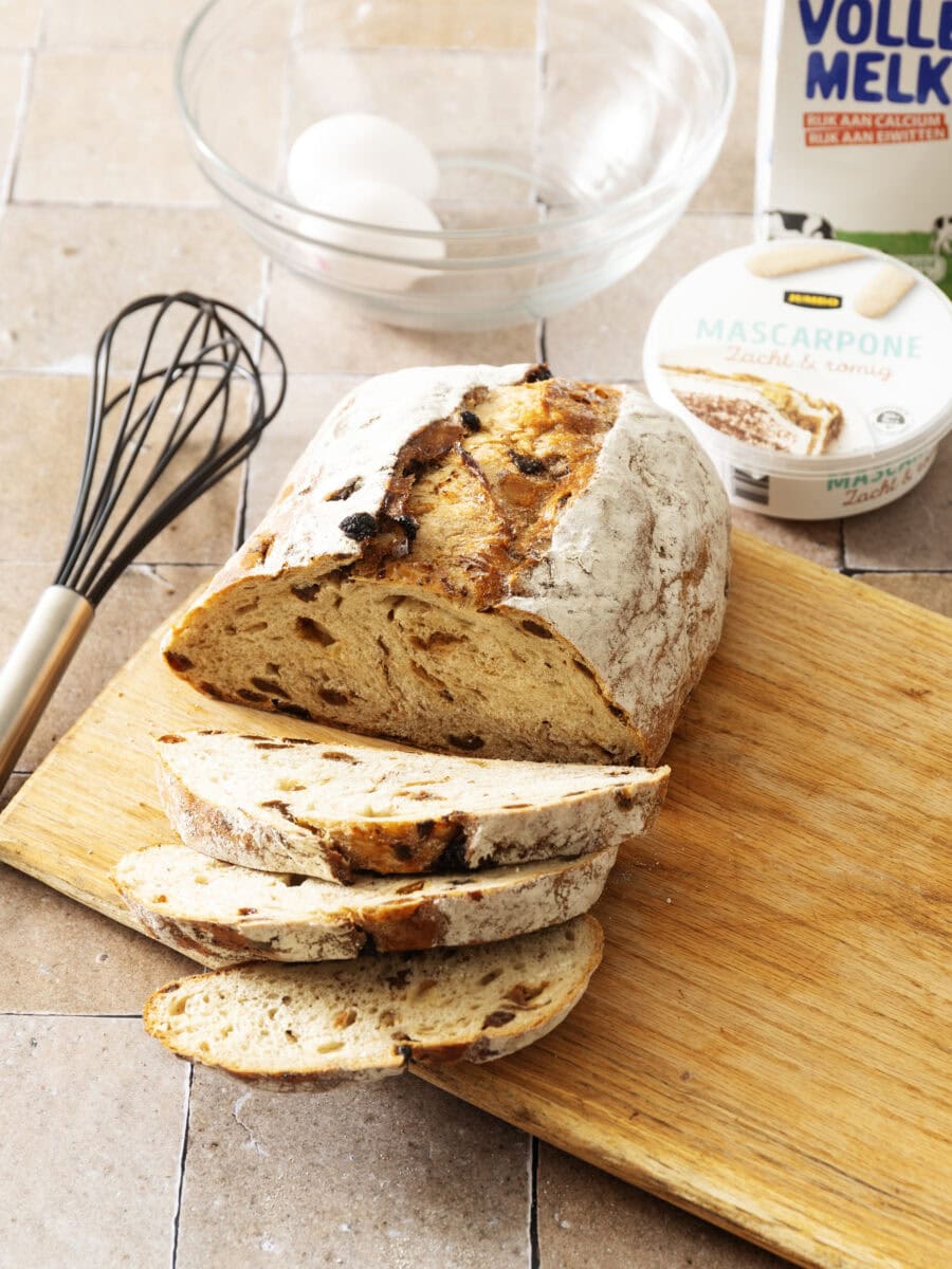 feeststol voor pasen op plank