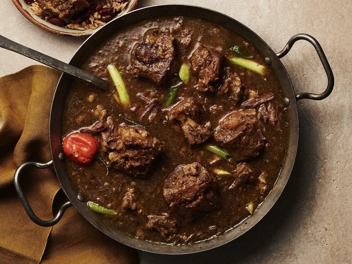 Ossenstaartstoof in een pan