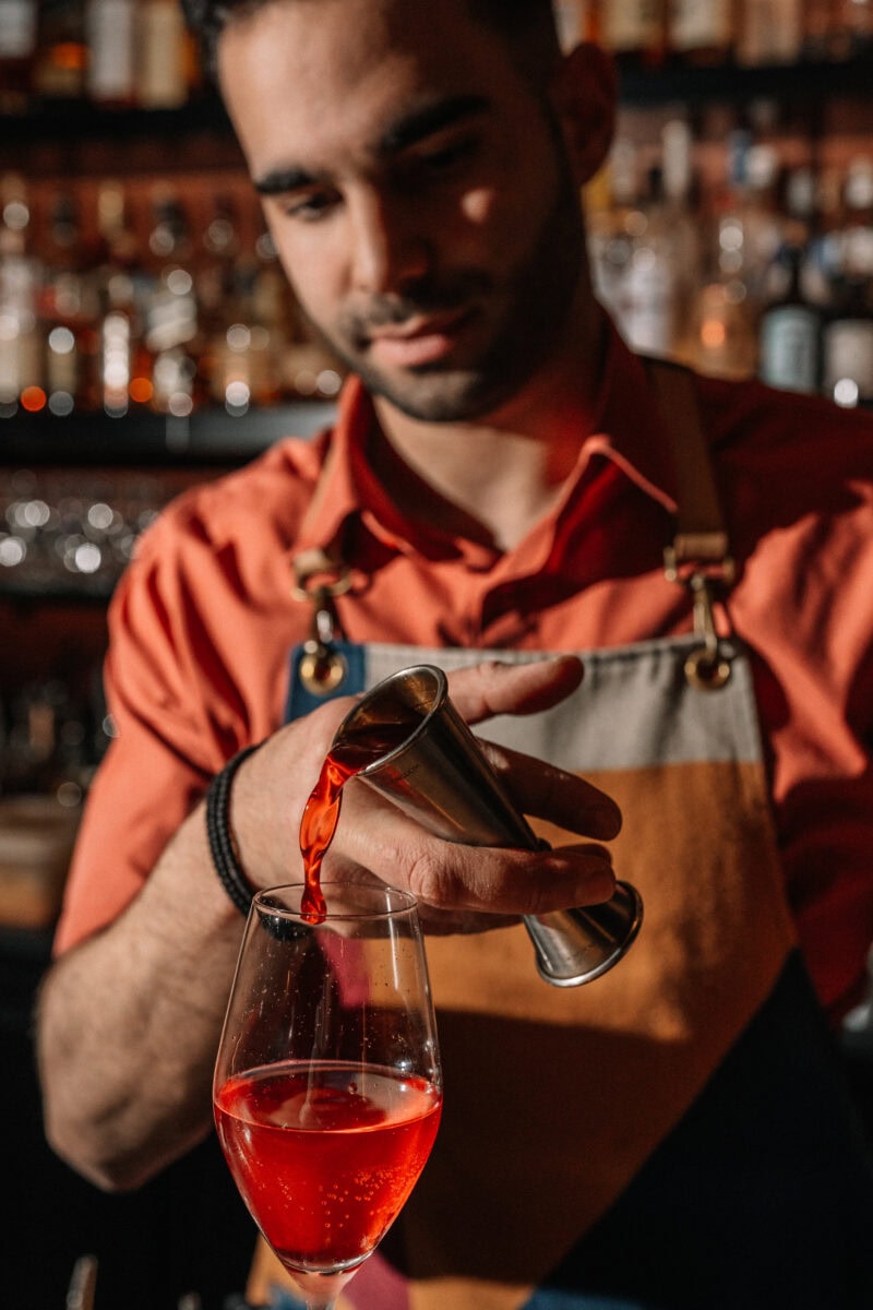 Bartender tijdens Amsterdam Cocktail Week