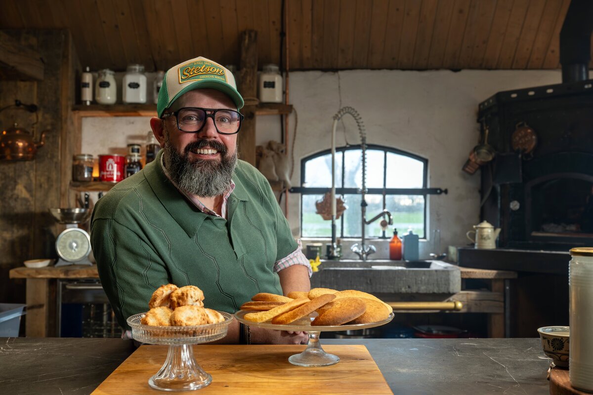 Ramon Brugman bij aanrecht