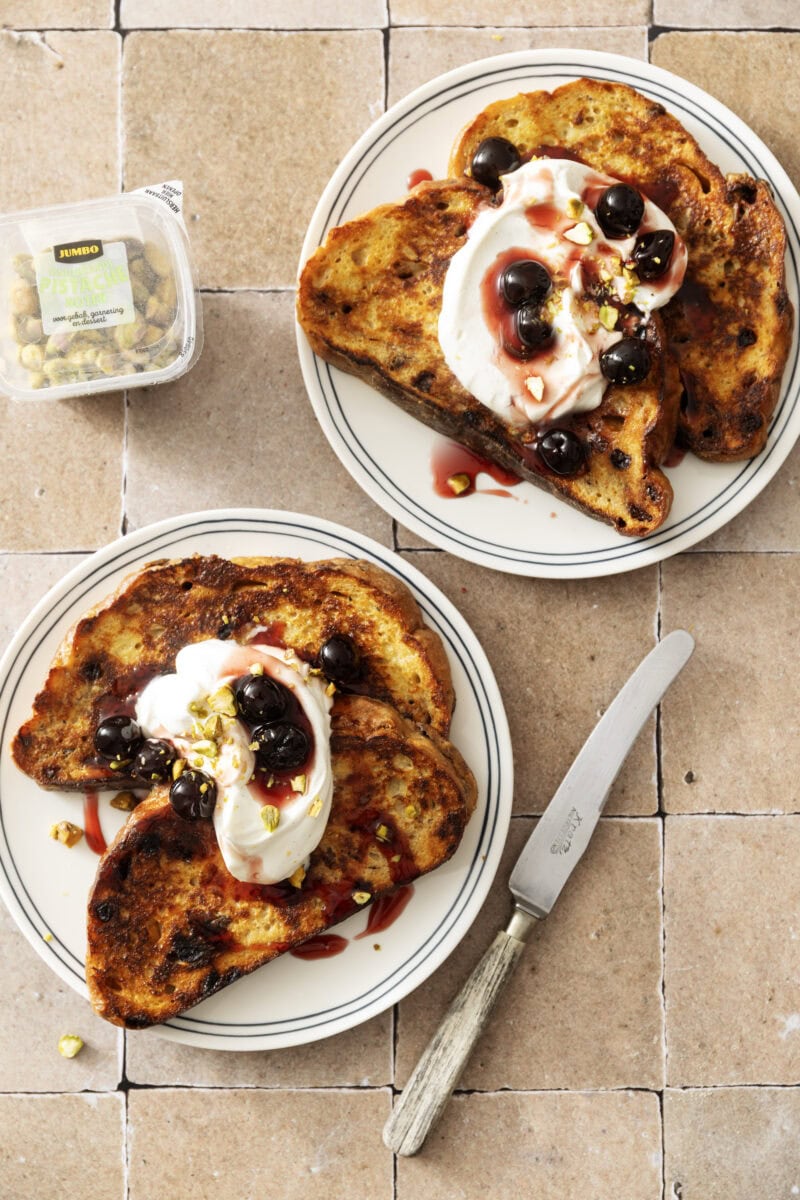 Wentelteefjes met mascarpone, amarenakersen en pistachenootjes