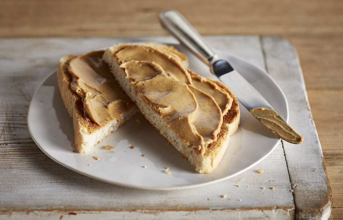 Whole Earth Pindakaas op brood