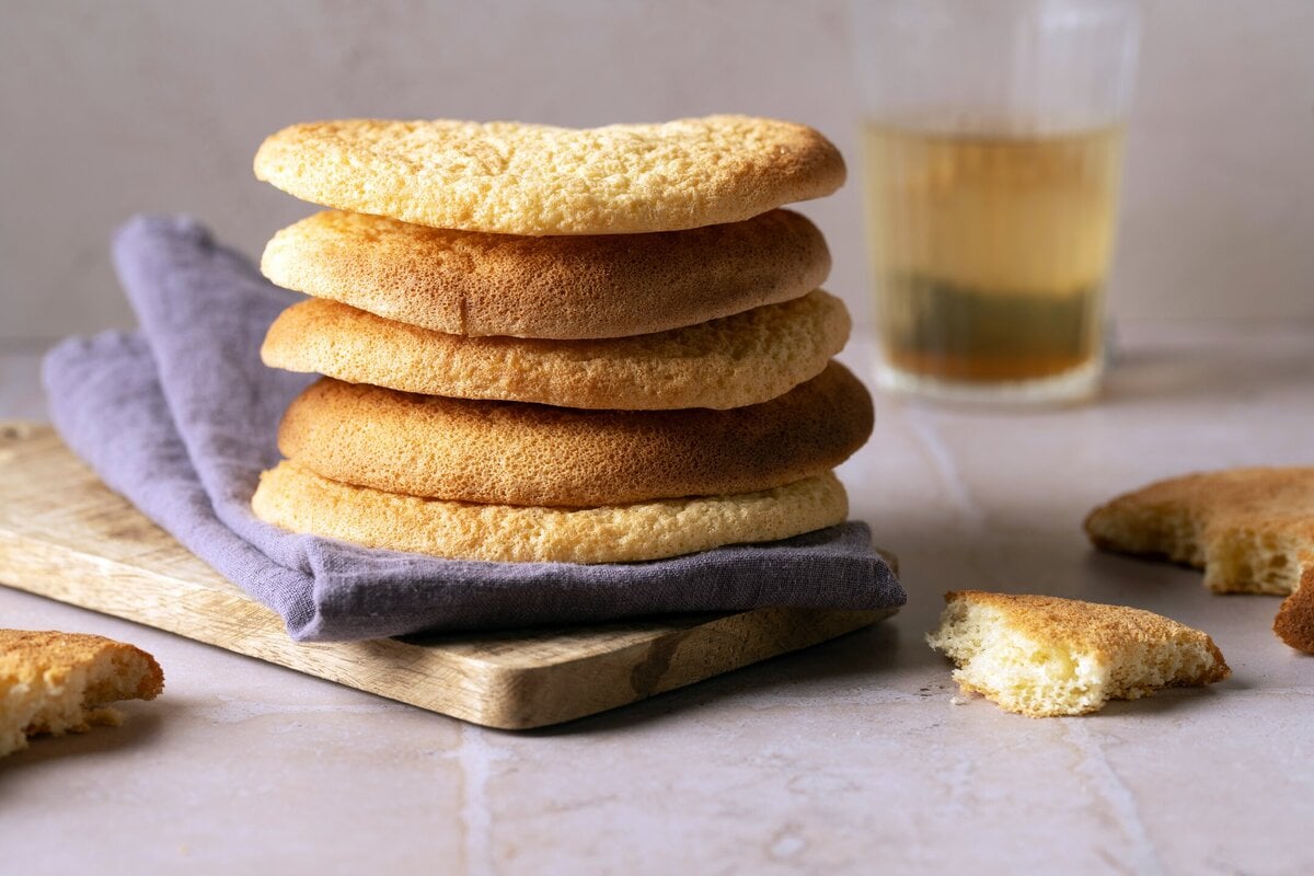 gestapelde eierkoeken