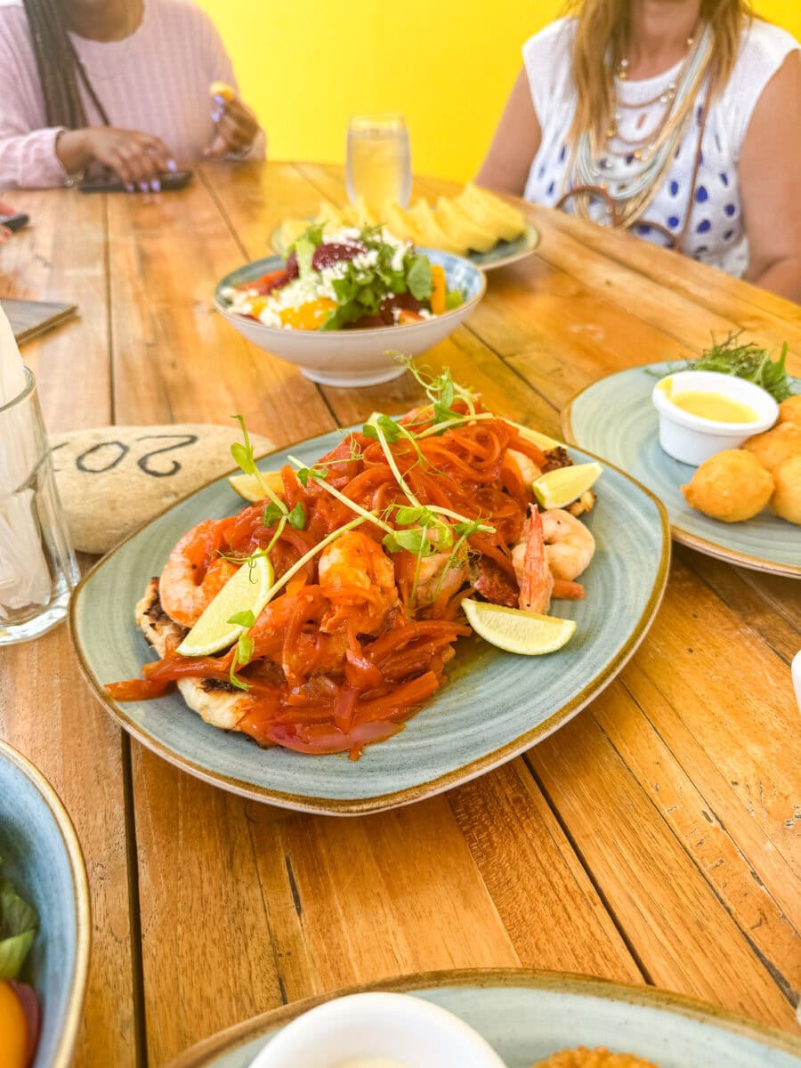 Verse vis met garnalen op Bonaire