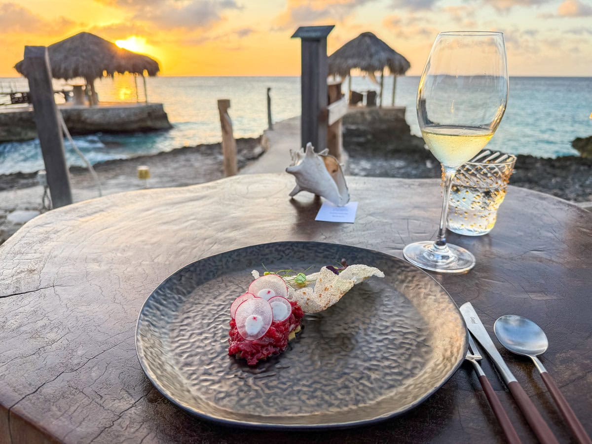 Dineren met uitzicht op zee bij Brass Boer Bonaire