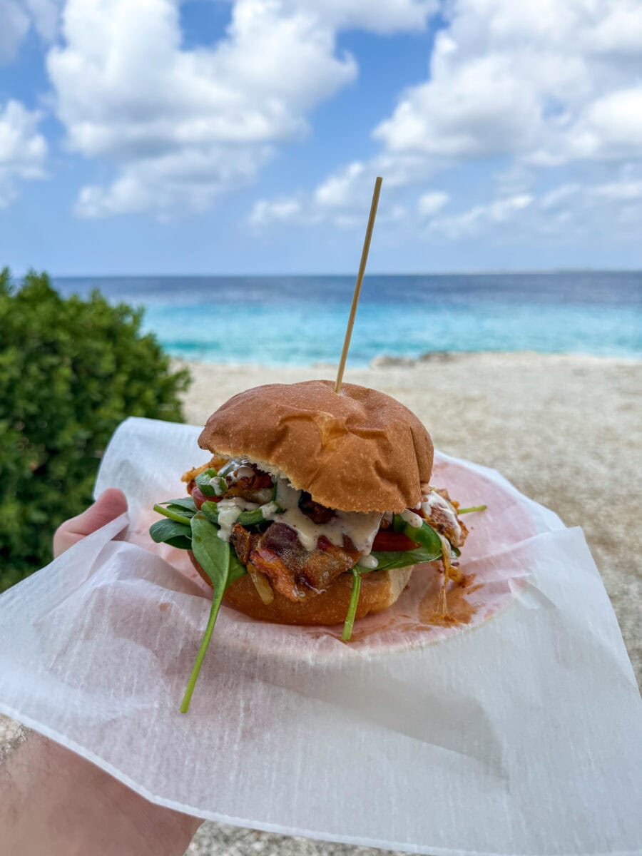 Burger met lionfish van Cactus Blue