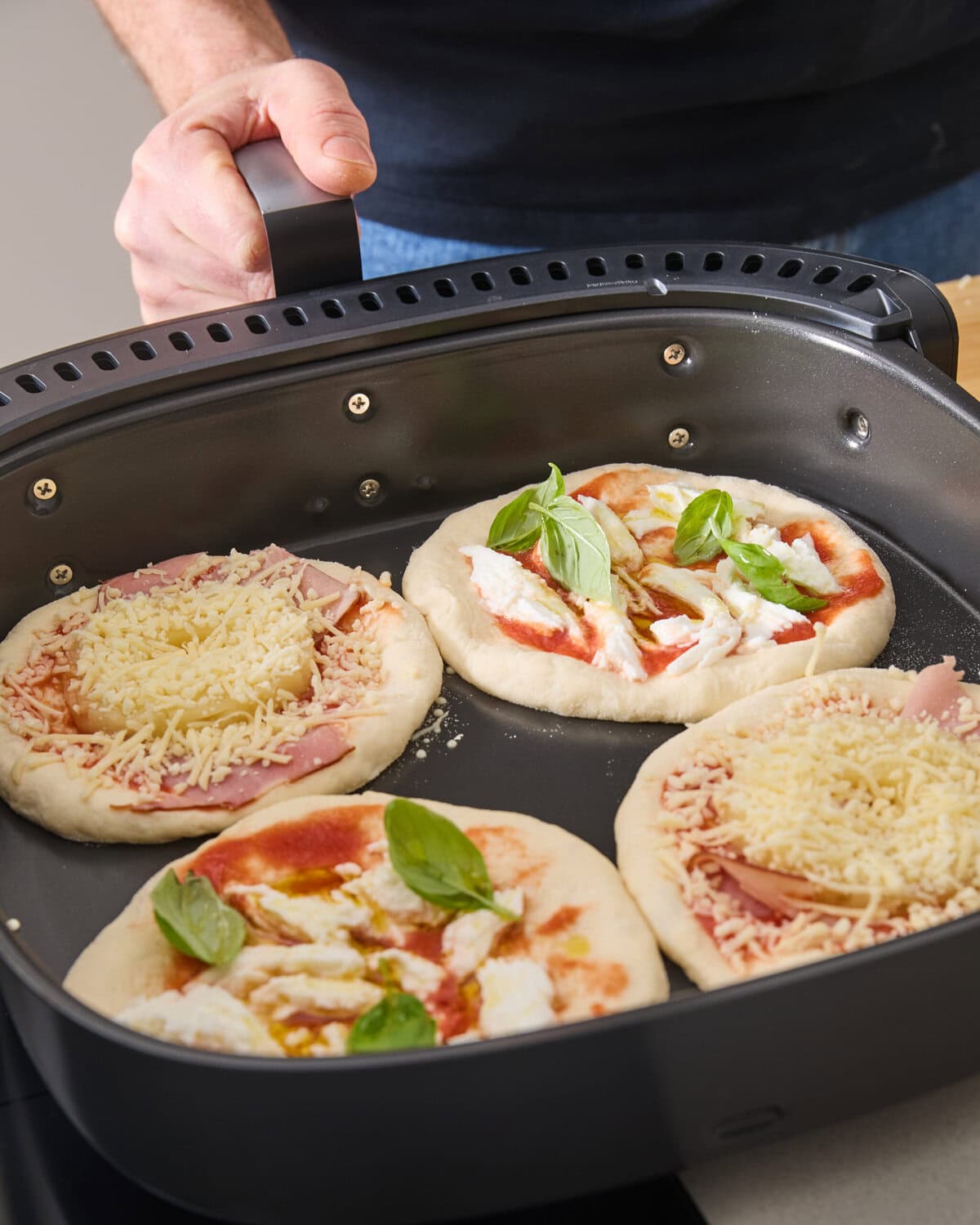 thumbnail voor Pizza uit de airfryer: zo wordt ‘ie lekkerder dan uit de oven