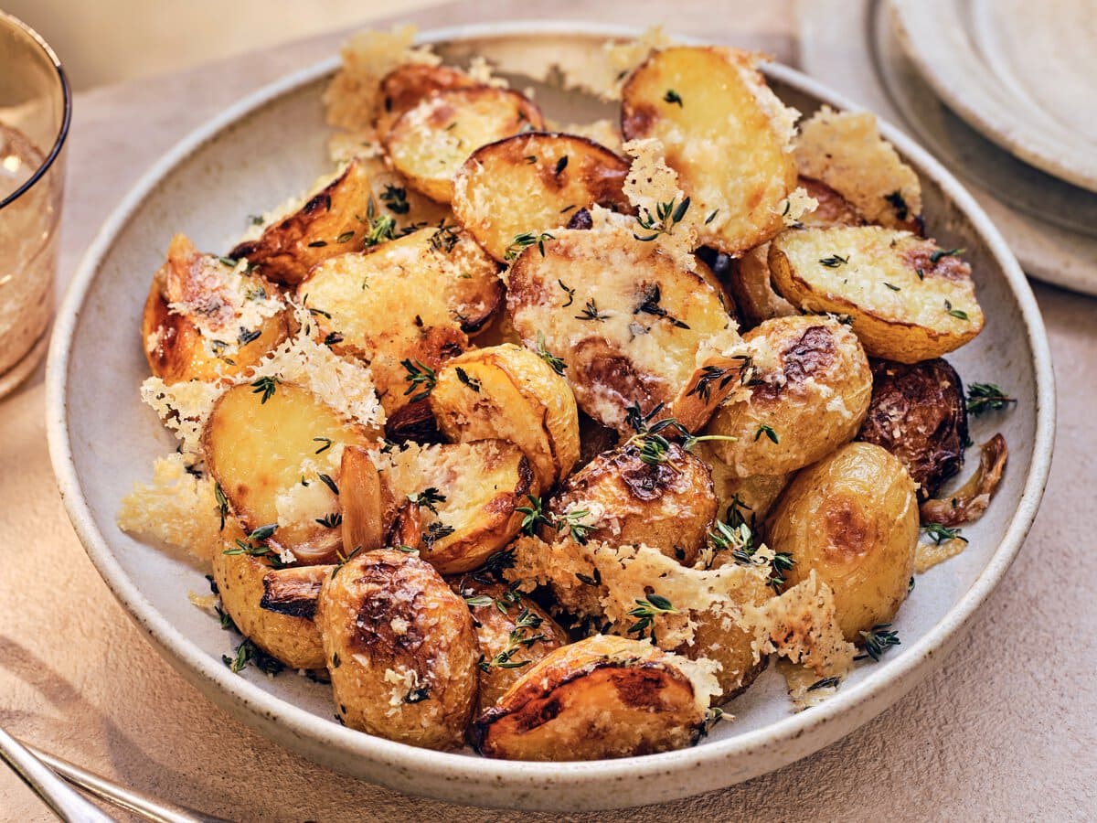Barbecue-aardappels met knoflook, tijm en parmezaan