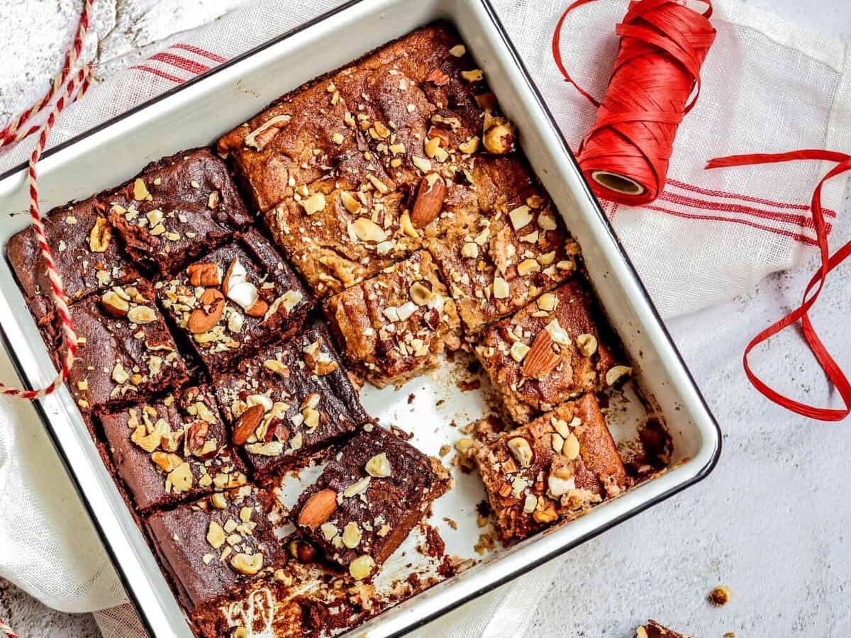 brownies en blondies in schaal