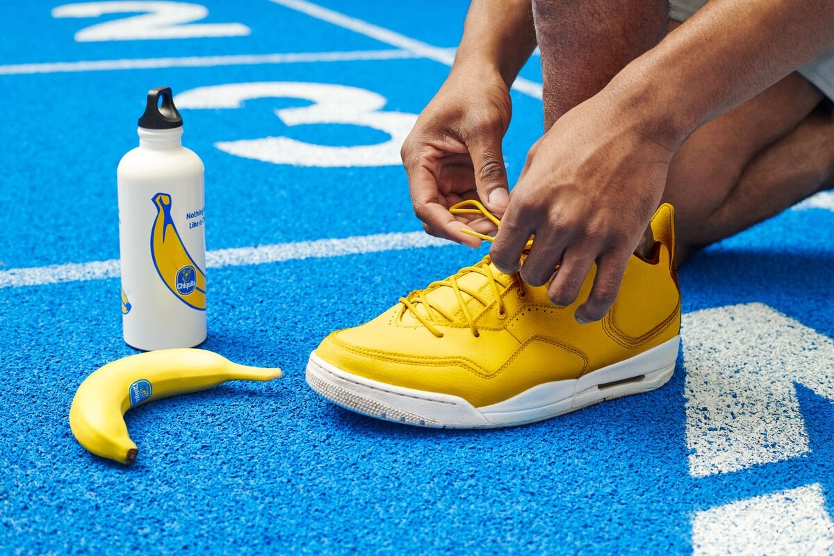 Chiquita Golazo sponsor marathon rotterdam met banaan en schoen strikken