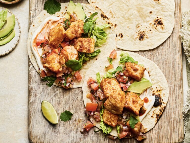 Taco’s met pittige schelvis en tomatensalsa