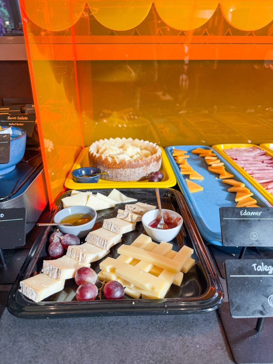 Kazen bij het ontbijt van nhow Milano