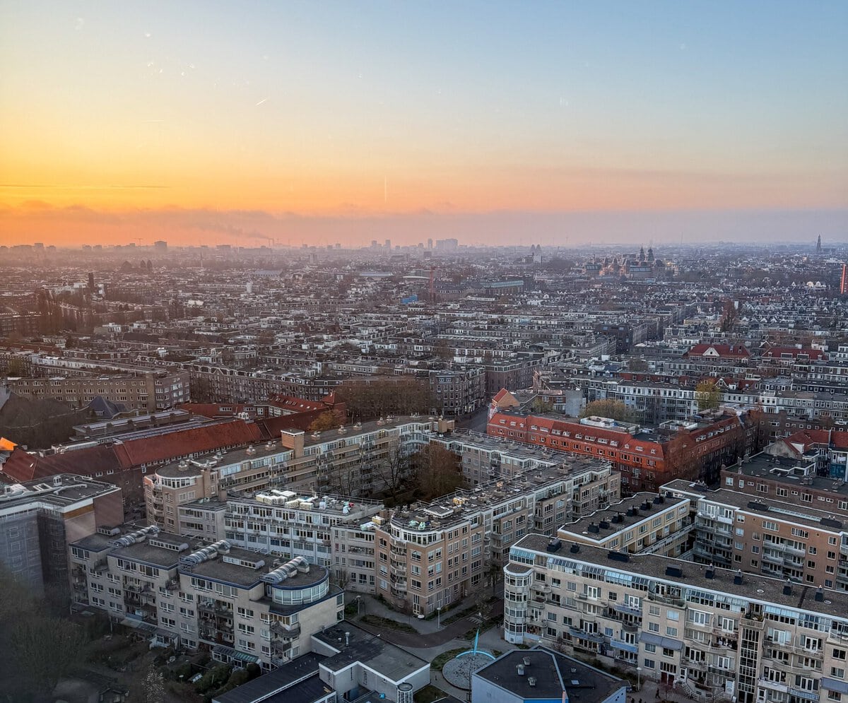 Uitzicht over Amsterdam vanuit Ciel Bleu Restaurant