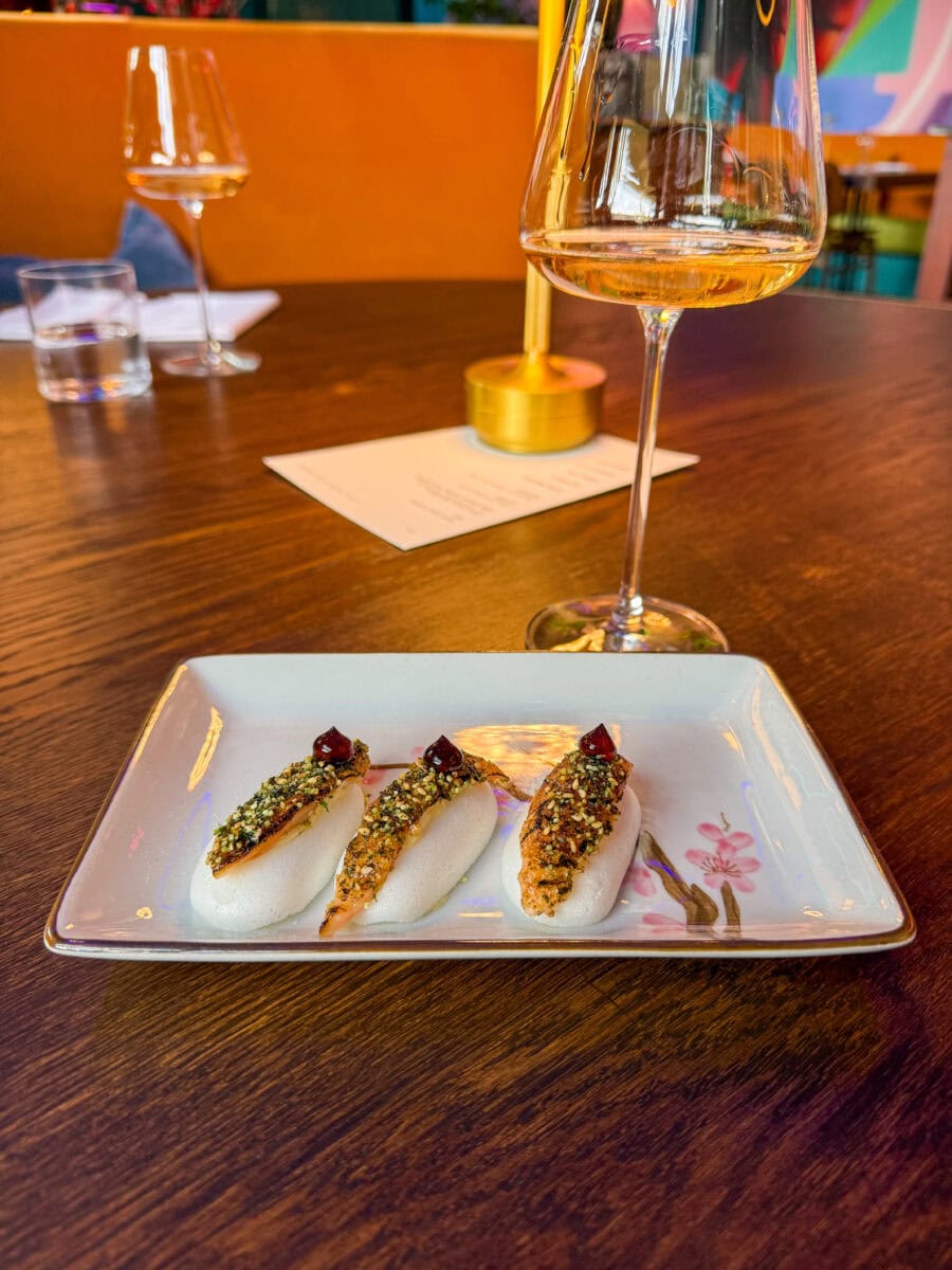 Nigiri met zalm bij Daalder in Amsterdam