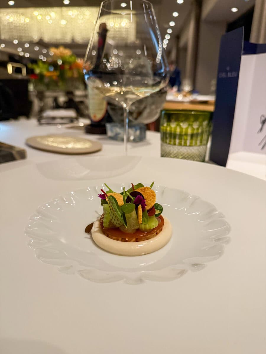 Koningskrab met tofu bij Ciel Bleu Restaurant