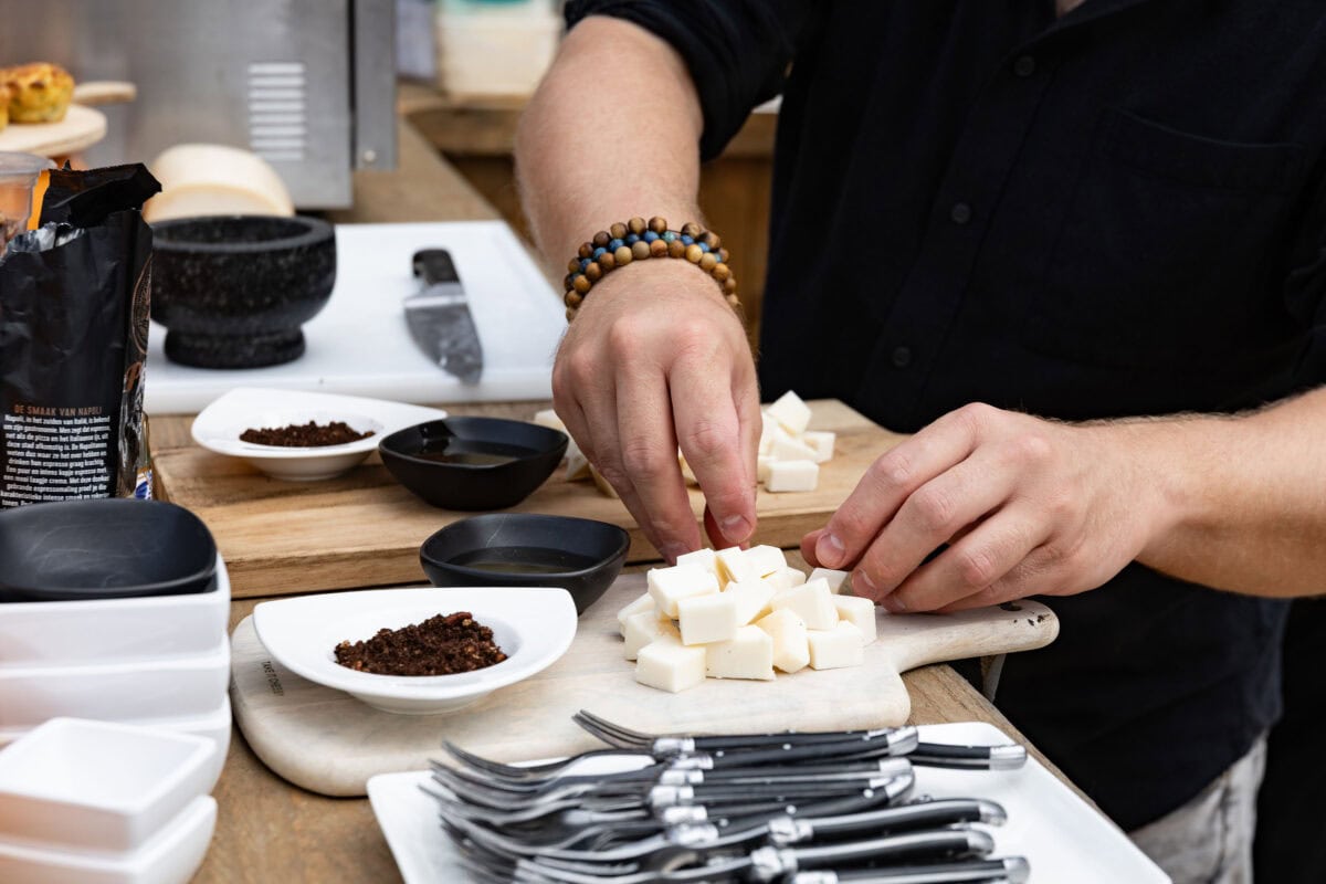 Hapjes met Goudse kaas tijdens de Gouda Cheese Awards