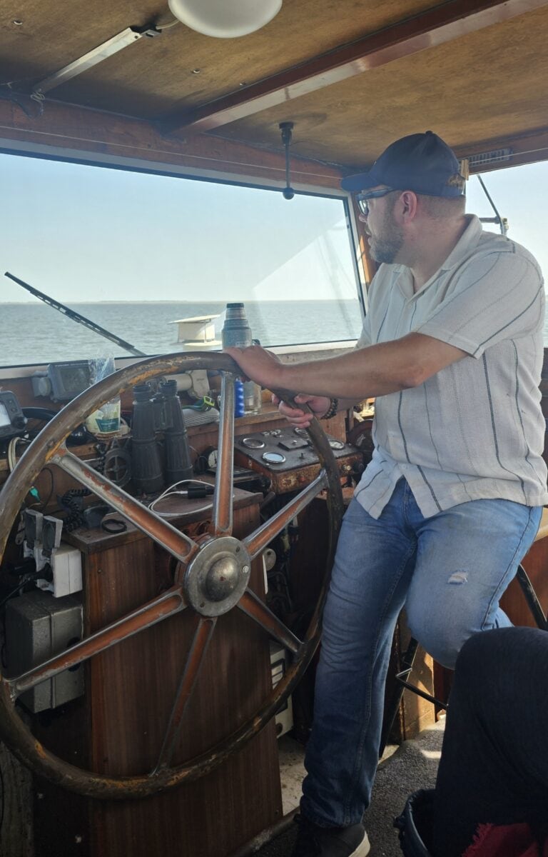 Bas Erkens vaart op de Waddenzee