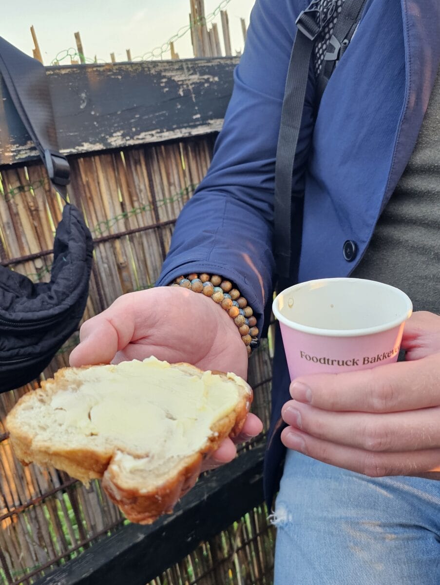 Suikerbrood en koffie tijdens het jagen in Friesland