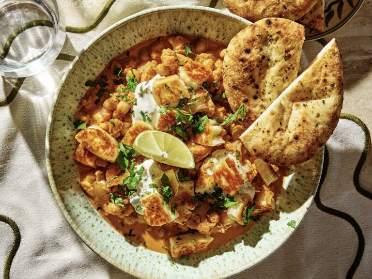 Bloemkoolcurry met kikkererwten & halloumi