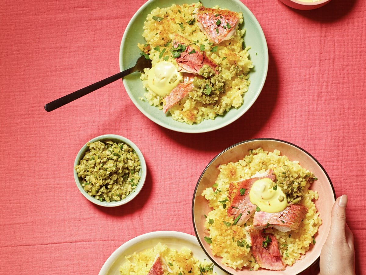 Schaaltjes met crispy rijst met rode mul en citroen-olijfsalsa