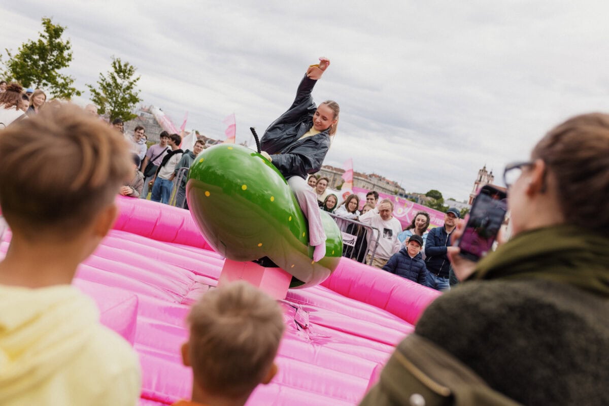 Attractie tijdens Pink Soup Fest in Vilnius