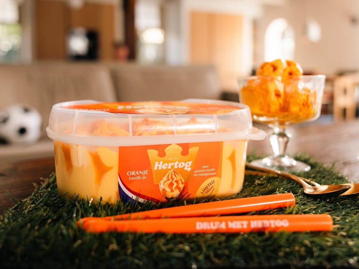 Hertog oranje vanille ijs met drumstokjes