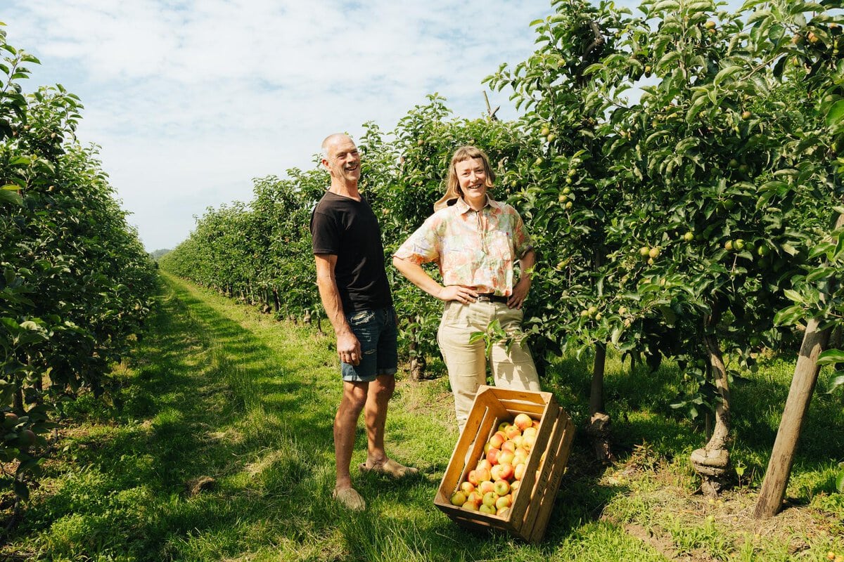 Jan en Hella No Waste Army op het land