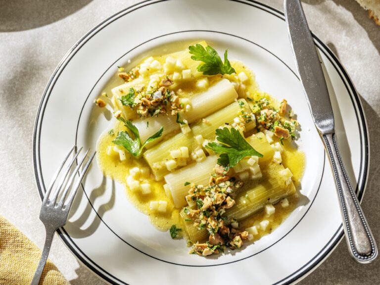Jonge prei met appelvinaigrette en krokante amandel