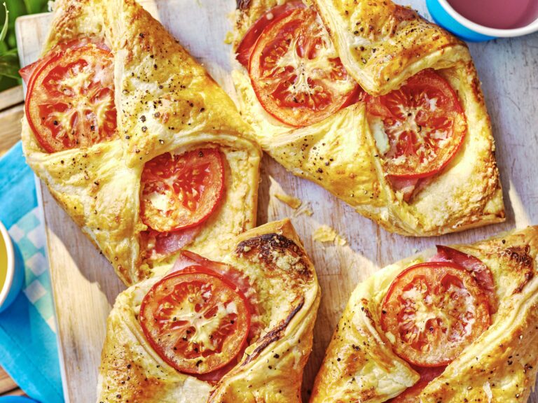Pizzabroodjes met tomaat en ham