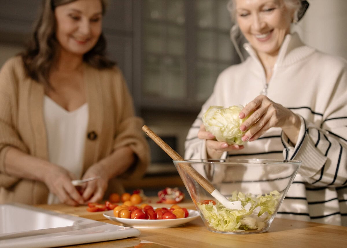 Too good to go twee vrouwen aan het koken