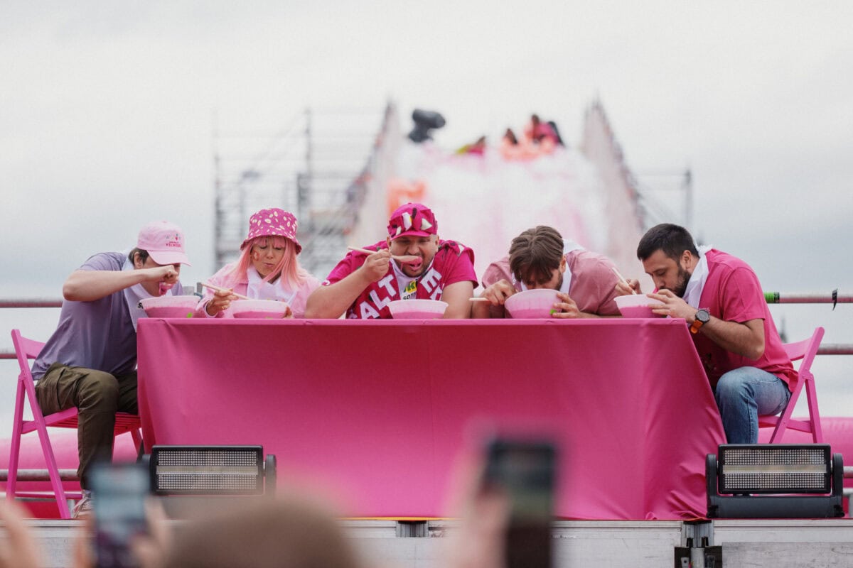 Eetwedstrijd tijdens Pink Soup Fest in Vilnius