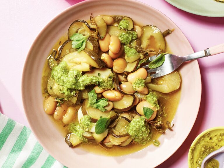 Zomerse stoof met courgette en pesto