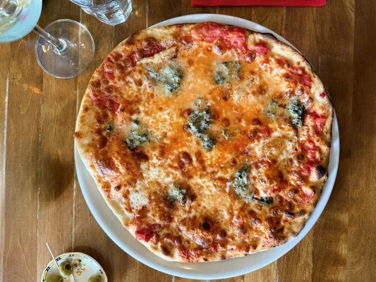 Pizza van Pizzeria Pingjum in Friesland