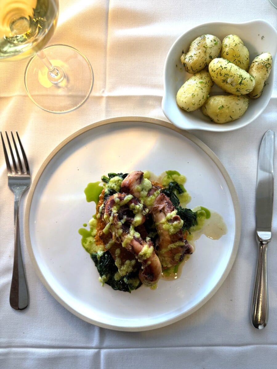 Octopus bij Sumas Restaurant op Jersey