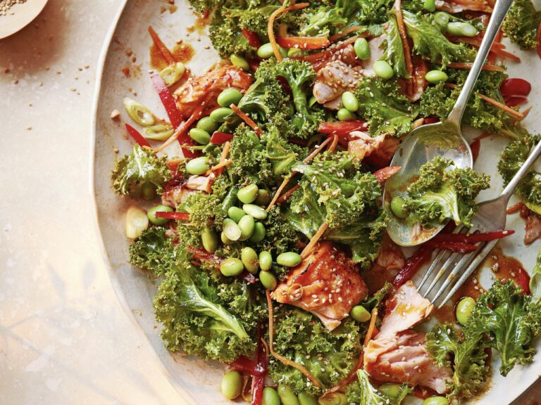 Boerenkoolsalade met pittige misozalm