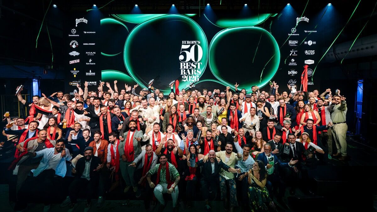 Groepsfoto ceremonie Europe’s 50 Best Bars in Amsterdam