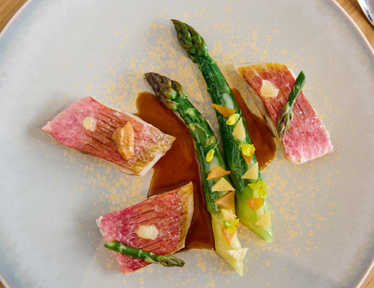 Gerecht bij sterrenrestaurant met vis een groenten