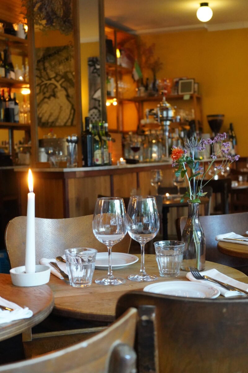 Gedekte tafel in restaurant