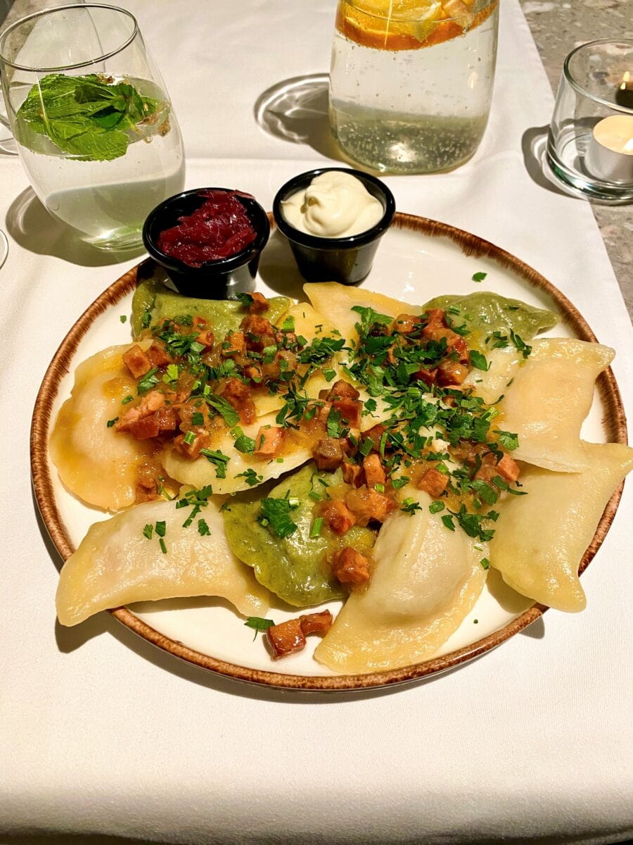 Pierogi bij een restaurant in Polen