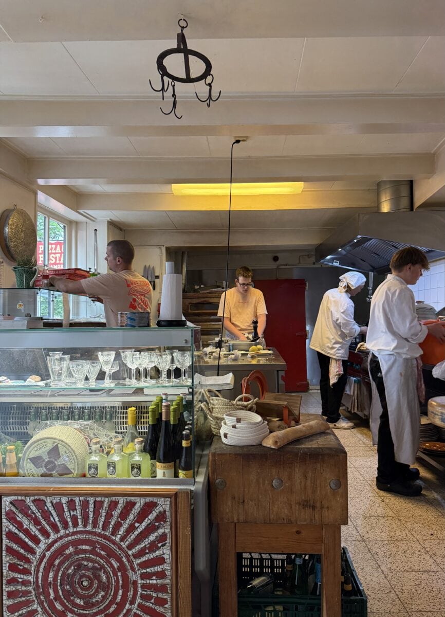 De keuken van Pizzeria Pingjum in Friesland