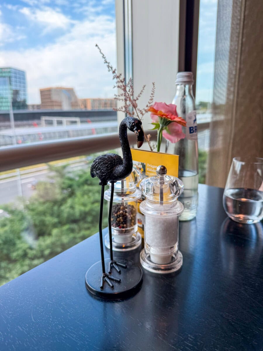 Tafel met uitzicht bij Restaurant ZUID5 in Amsterdam