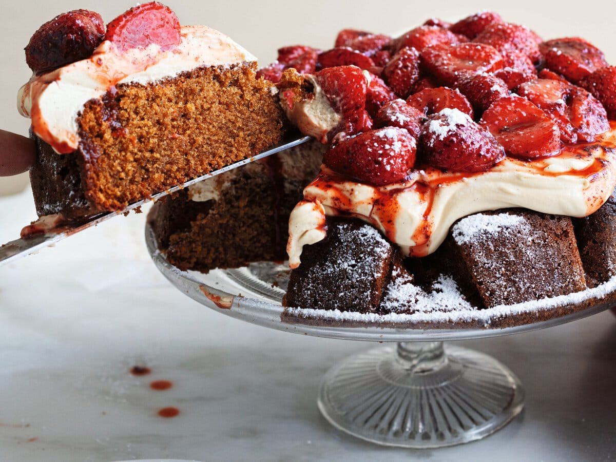 Bruinesuikercake met bruinesuikerroom