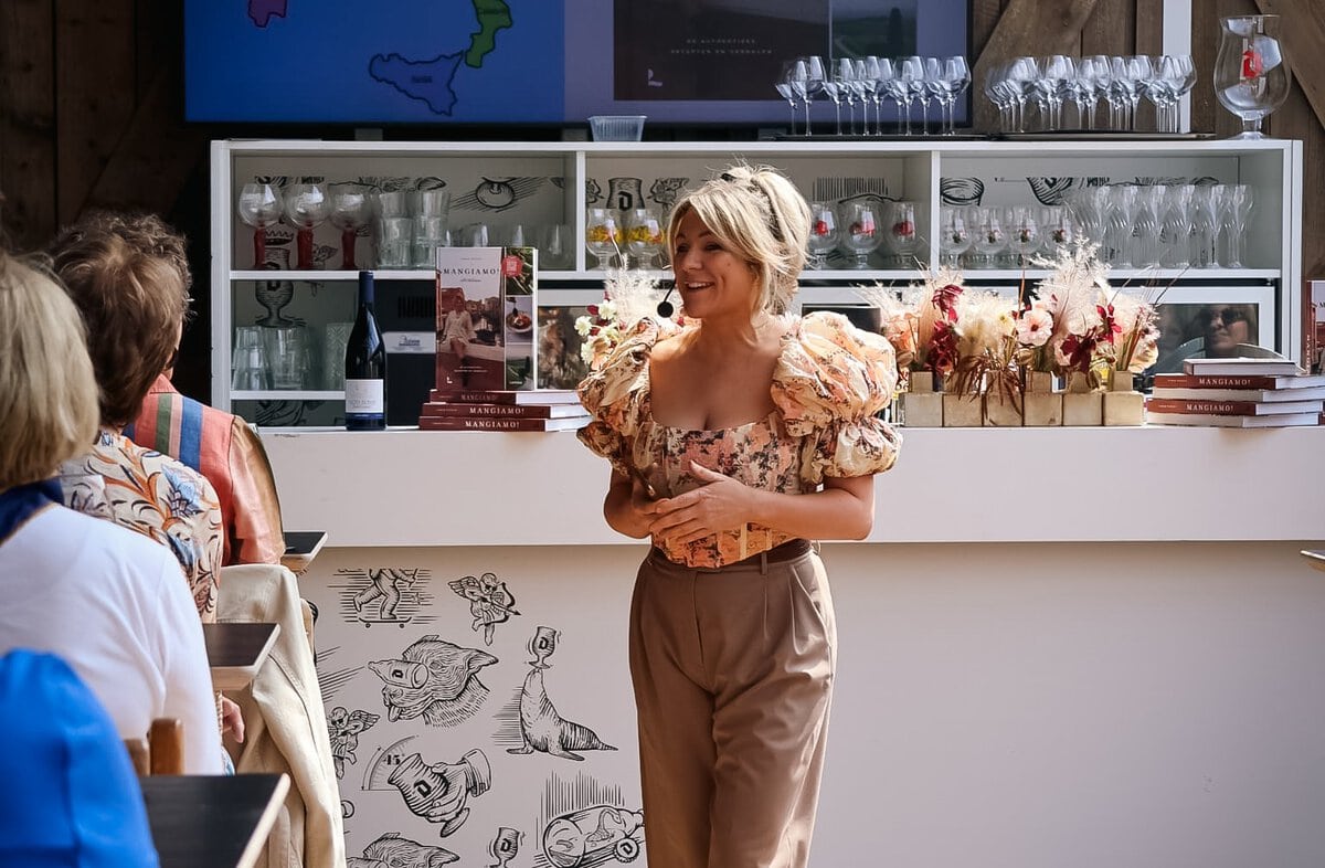 Sarah Puozzo tijdens het Italiaans Smaaktheater