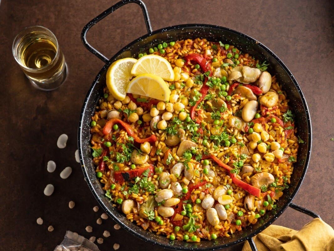 Paella-met-drie-soorten-bonen
