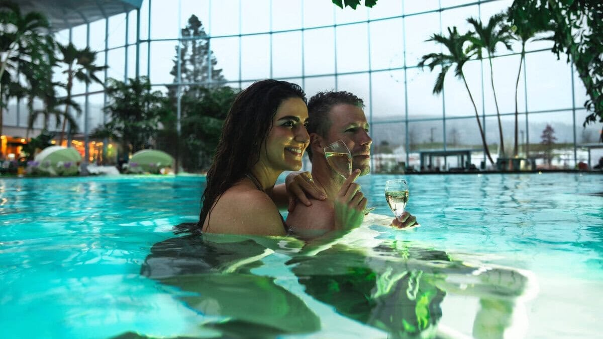 Poolbar bij Badeparadies Schwarzwald