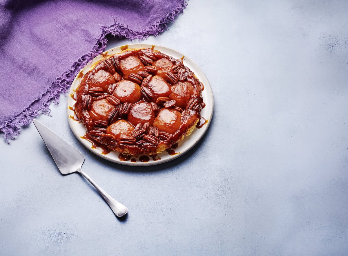 Tarte tatin met miso-appels en pecannoten