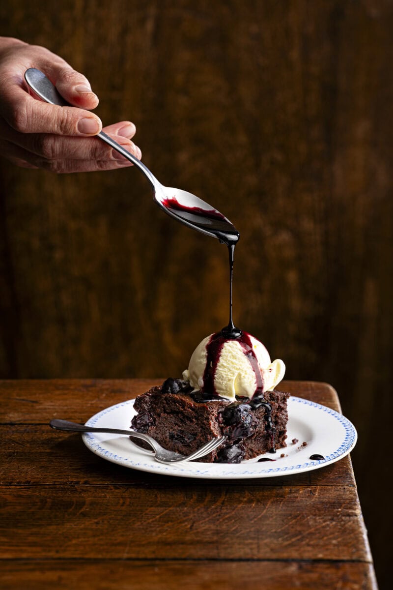 Purechocoladebrownie met kersten
