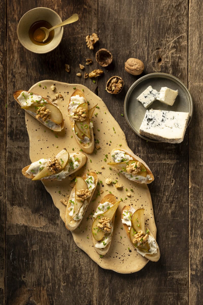 Foodies - DOP - Crostini met Gorgonzola peer honing