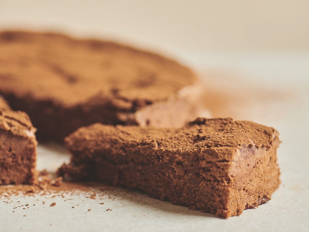 Moelleux au chocolat cake met een stukje eruit