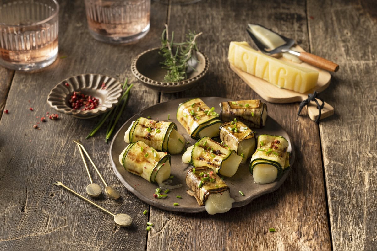 Rolletjes van courgette en aubergine met gesmolten Asiago erin